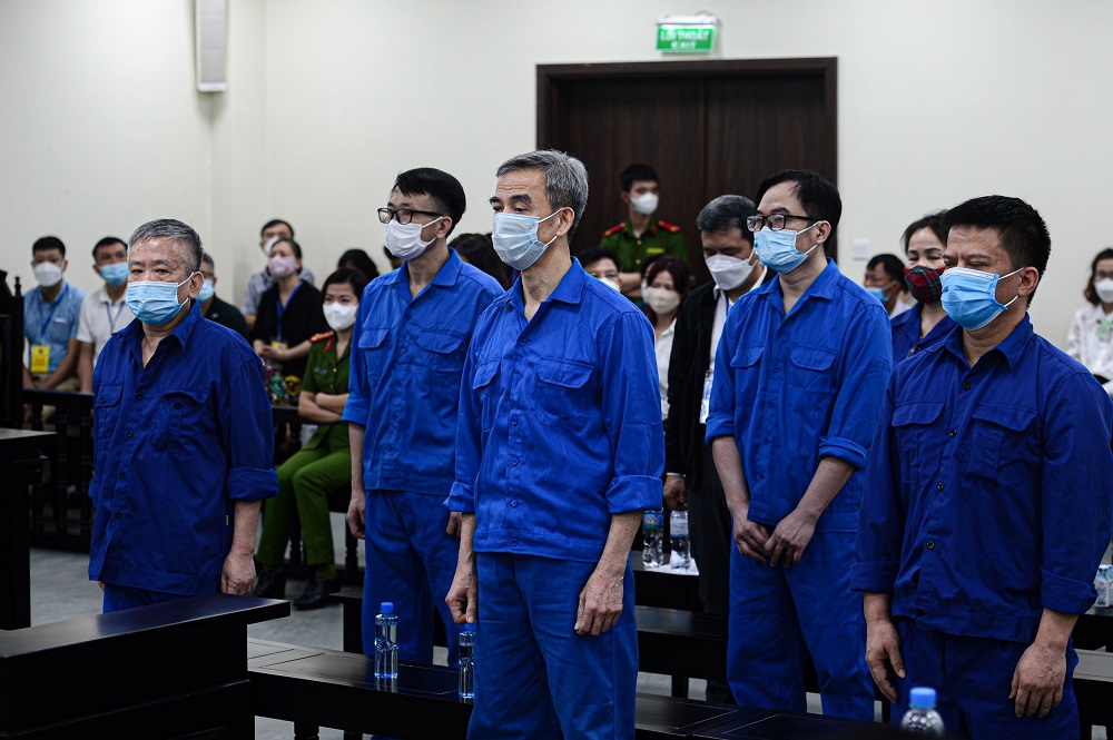 Cựu Giám đốc viện Tim Nguyễn Quang Tuấn được xử án nhẹ vì từng cứu sống nhiều người - Ảnh 1.