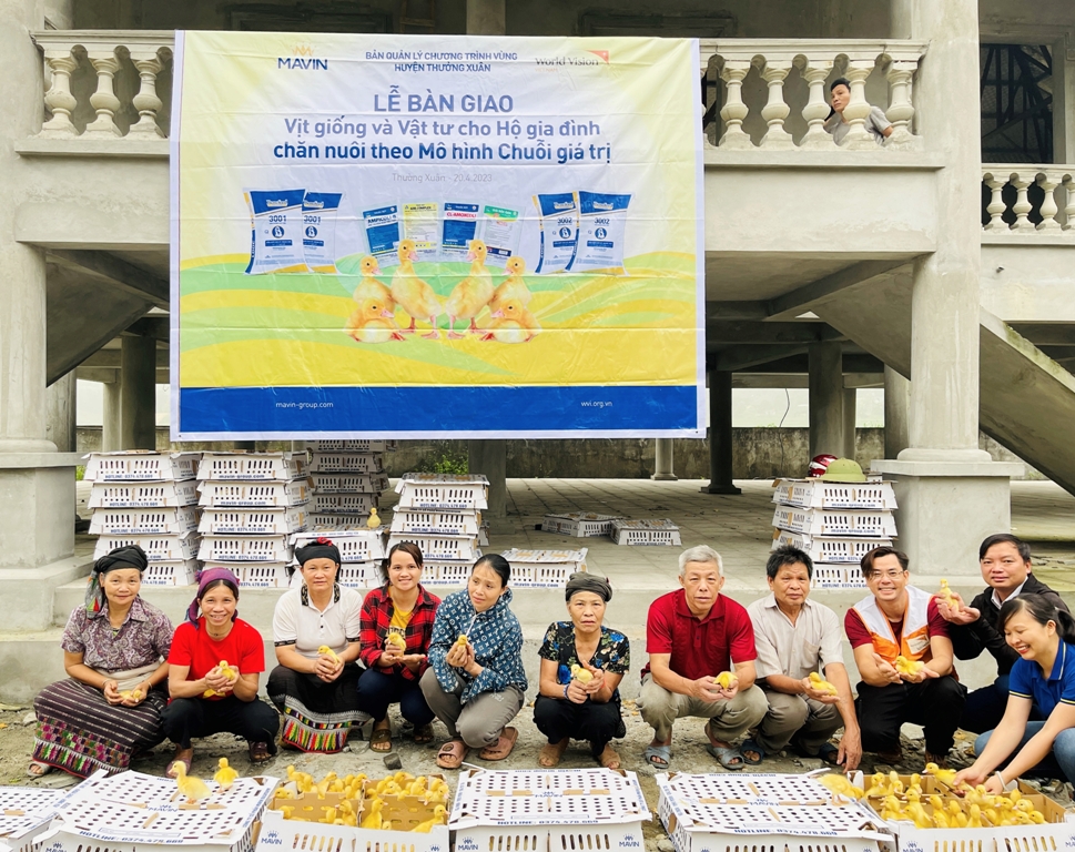 Thanh Hóa: Tập đoàn Mavin phối hợp World Vision Việt Nam hỗ trợ sinh kế, giúp người dân thoát nghèo - Ảnh 2.