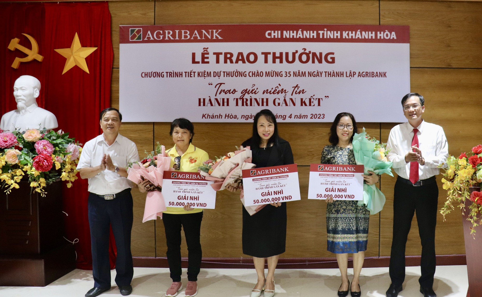 Agribank Chi nhánh tỉnh Khánh Hòa tổ chức lễ trao thưởng cho khách hàng - Ảnh 1.