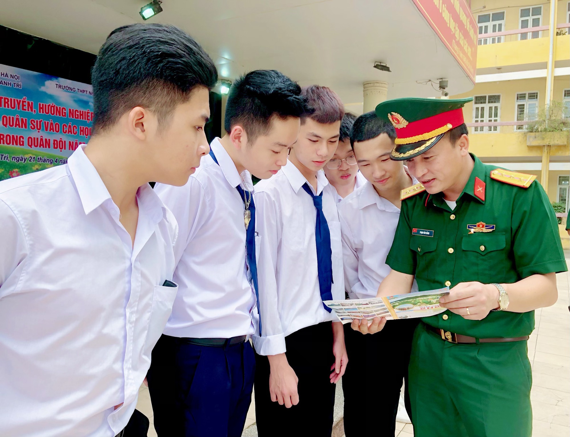 Huyện Thanh Trì: Tư vấn tuyển sinh vào các trường trong quân đội - Ảnh 7.