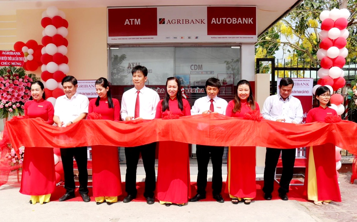 Agribank chi nhánh Cần Thơ II khai trương máy gửi, rút tiền tự động thứ 3 tại huyện Vĩnh Thạnh - Ảnh 1.
