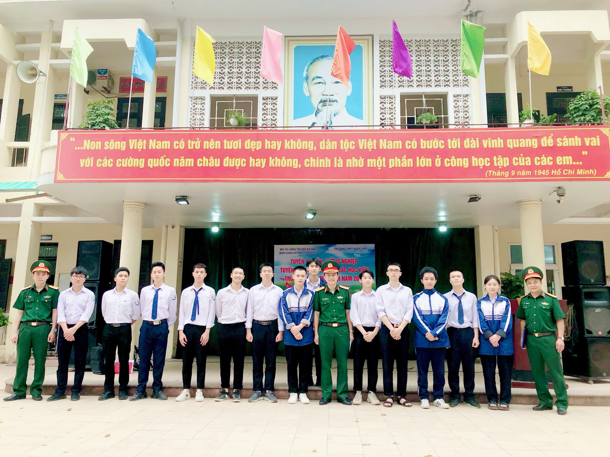 Huyện Thanh Trì: Tư vấn tuyển sinh vào các trường trong quân đội - Ảnh 9.