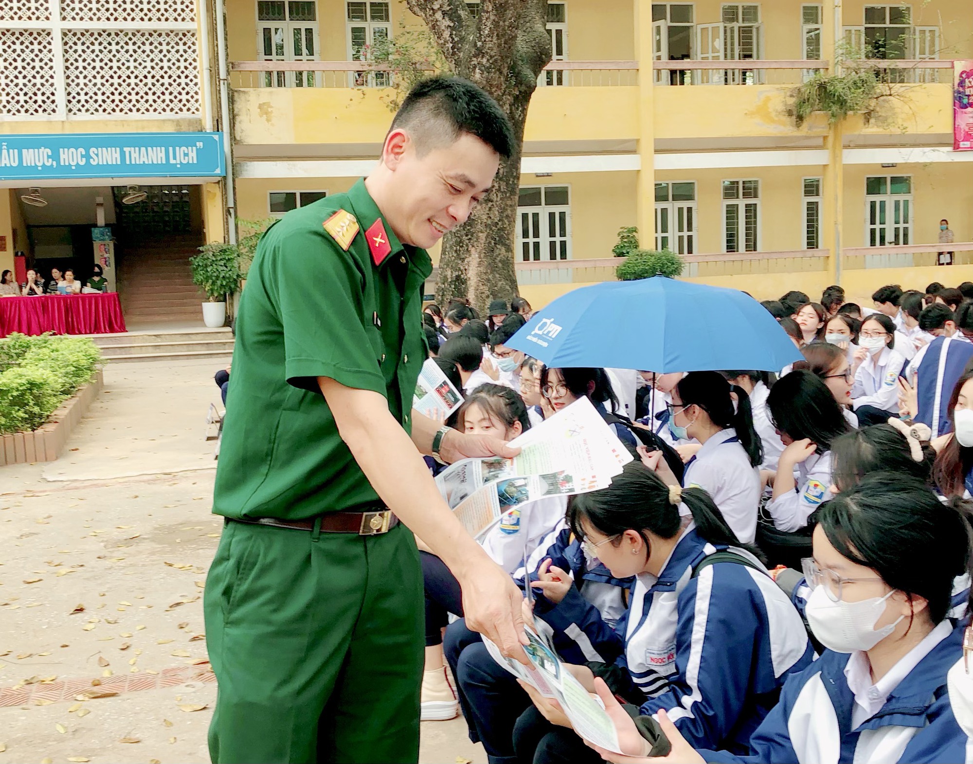 Huyện Thanh Trì: Tư vấn tuyển sinh vào các trường trong quân đội - Ảnh 5.