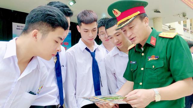 Huyện Thanh Trì: Tư vấn tuyển sinh vào các trường trong quân đội