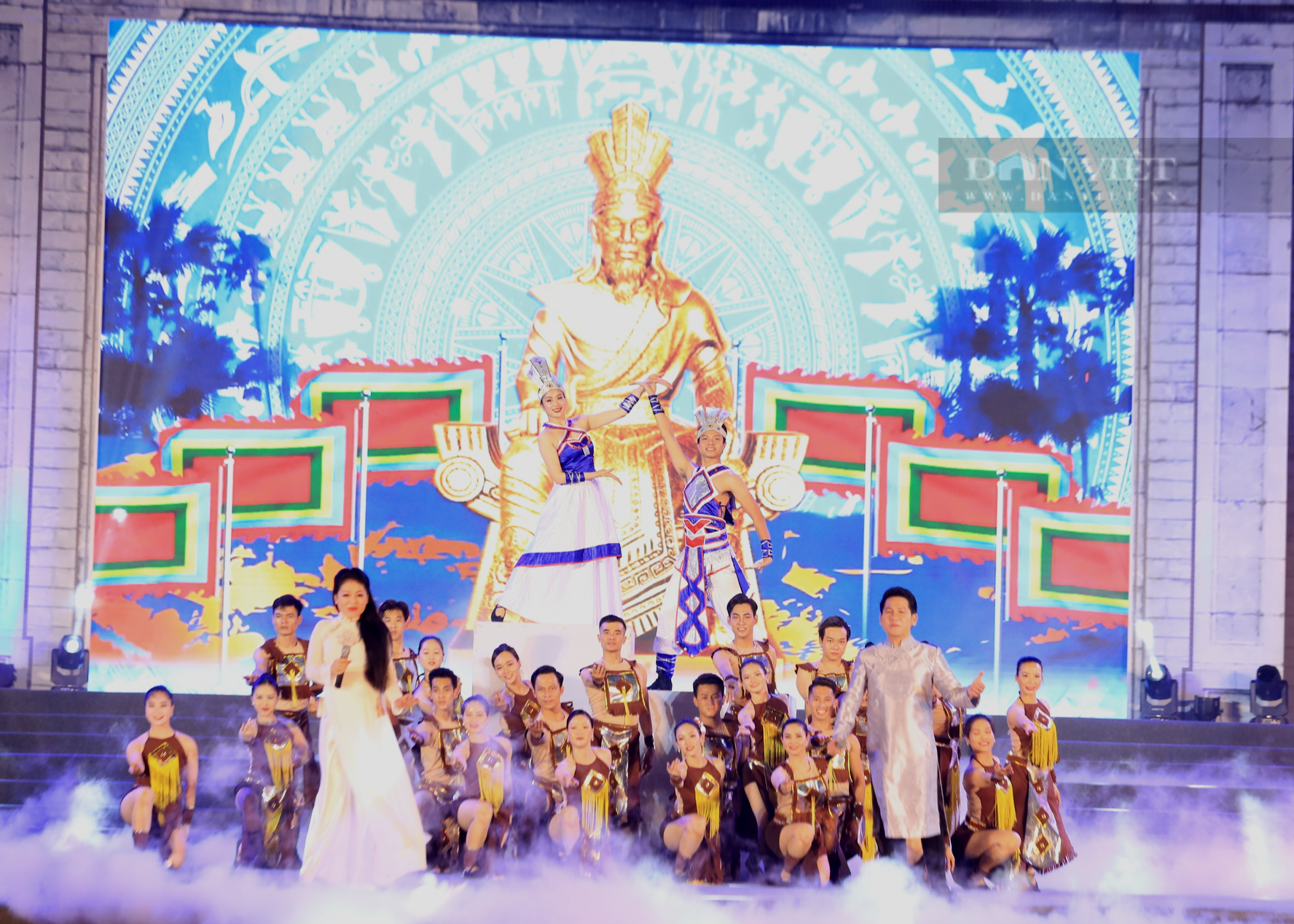 Chương trình khai mạc Lễ hội Đền Hùng thay đổi vào phút cuối, Tổng đạo diễn Lê Thế Song kể chuyện hậu trường - Ảnh 7.