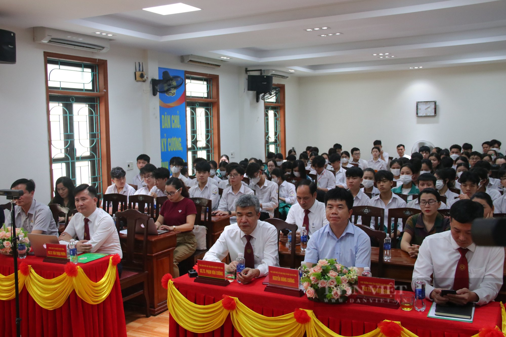 Hà Tĩnh: Hành trình khởi nghiệp từ trung học phổ thông - Ảnh 1.