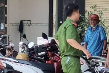 Cảnh sát khám xét Trung tâm dạy nghề lái xe Sài Gòn - Ảnh 1.