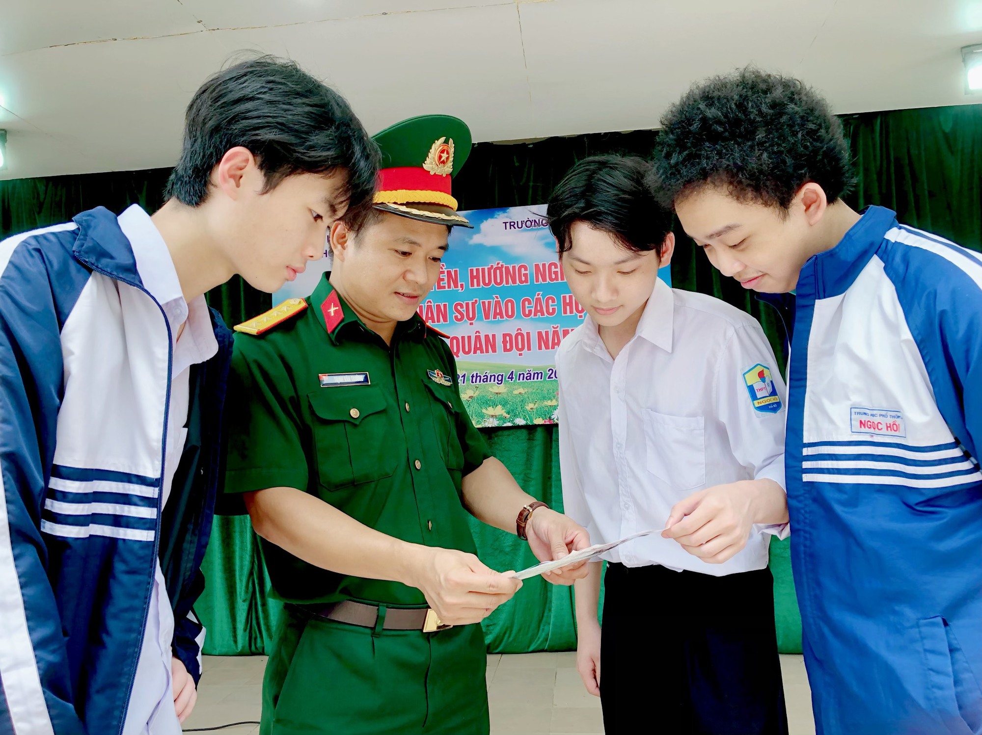 Huyện Thanh Trì: Tư vấn tuyển sinh vào các trường trong quân đội - Ảnh 8.