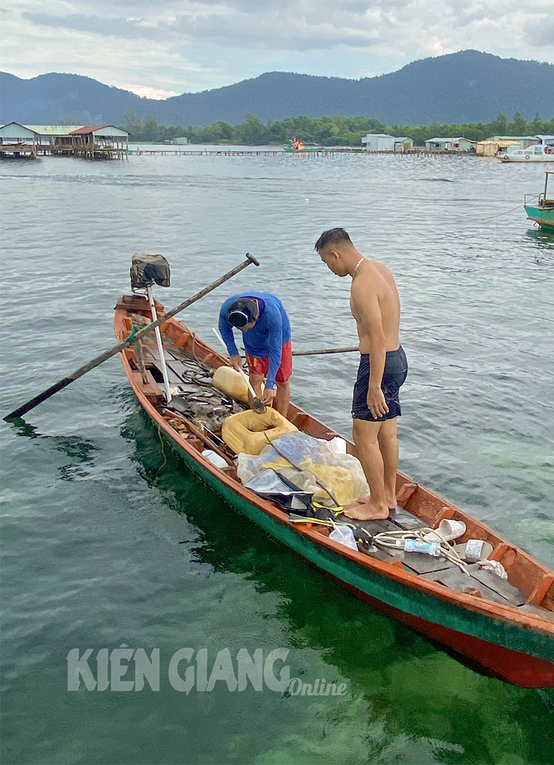 Đây là bãi biển hoang sơ đang hot ở Phú Quốc của Kiên Giang, lặn biển &quot;nhân sâm biển&quot; nướng ngay trên bờ cát - Ảnh 6.