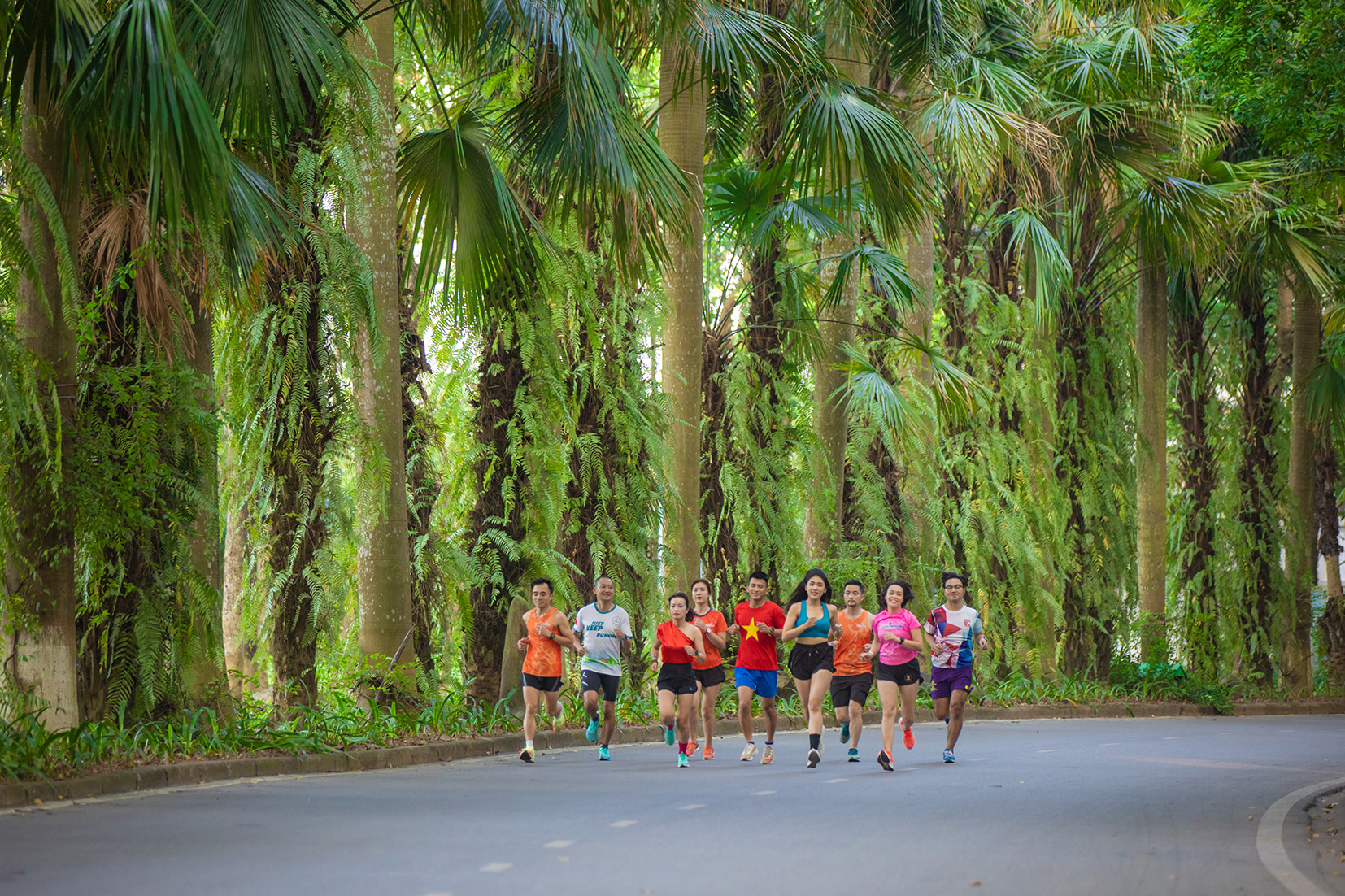 Trải nghiệm độc đáo tại cung đường Ecopark Marathon 2023 - Ảnh 8.