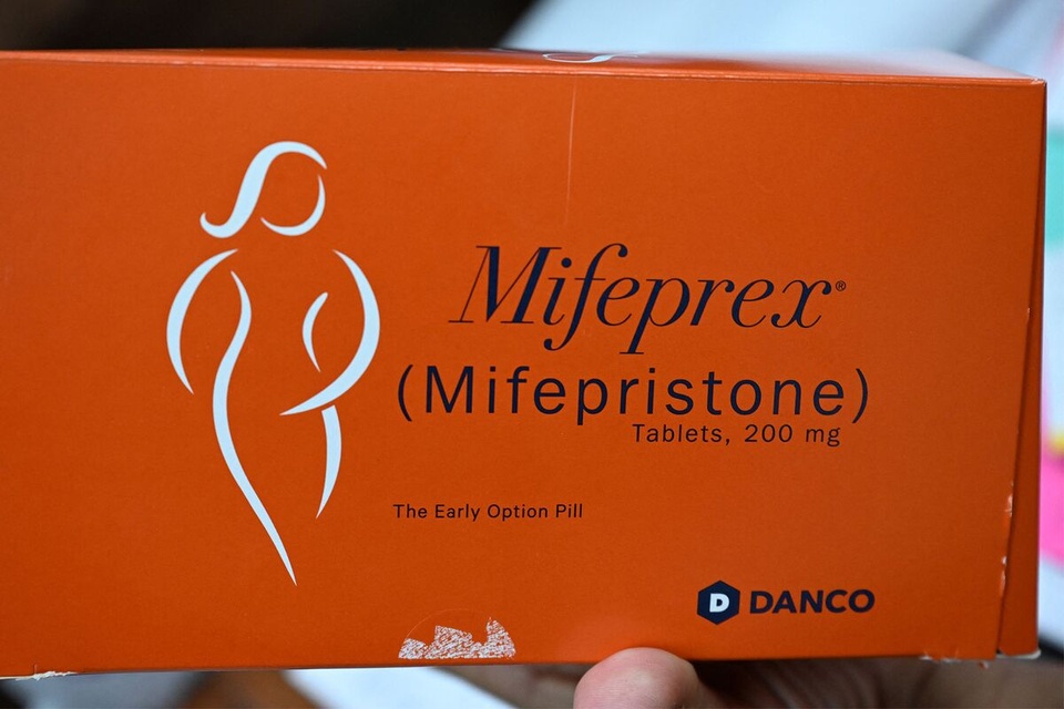 Tòa Tối cao Mỹ chính thức bước vào tranh cãi về thuốc mifepristone - Ảnh 1.