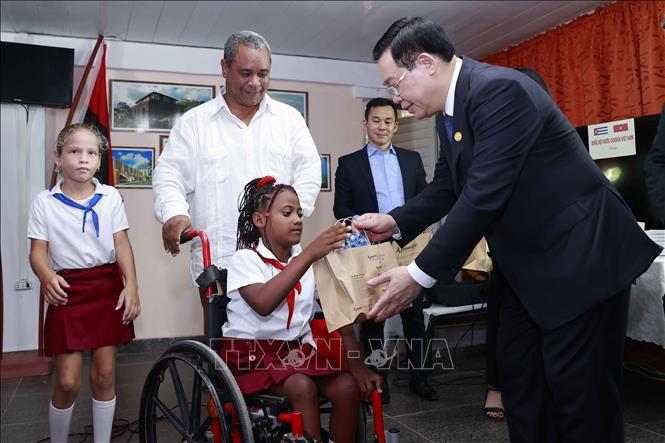 Chủ tịch Quốc hội Vương Đình Huệ thăm Trường phổ thông đặc biệt Hữu nghị Cuba - Việt Nam - Ảnh 6.