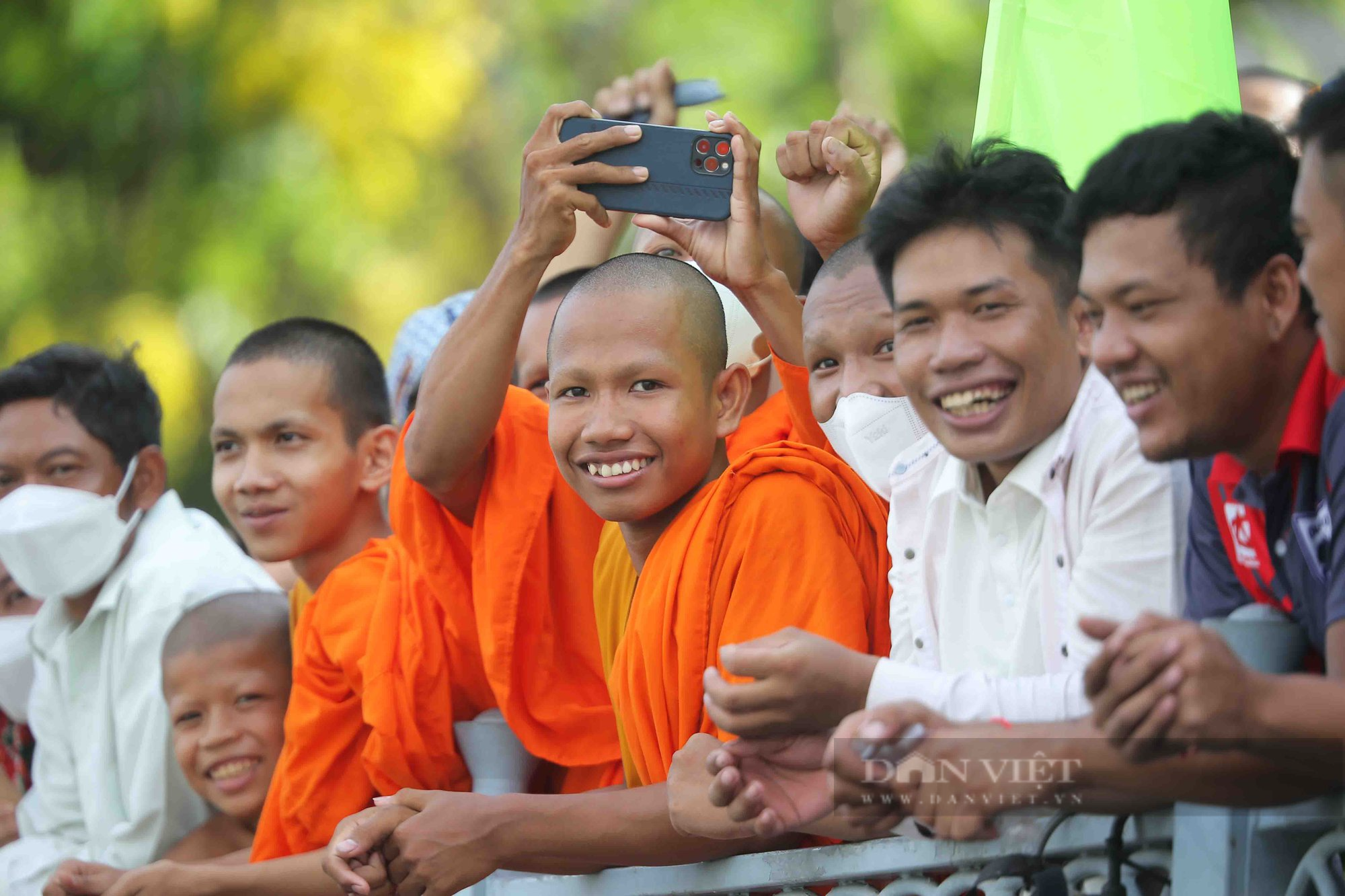 Tưng bừng Lễ hội đua ghe Ngo giữa lòng Sài thành - Ảnh 10.