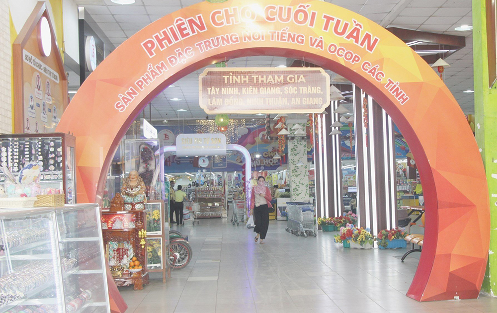 Hấp dẫn Phiên chợ cuối tuần “Sản phẩm đặc trưng nổi tiếng và OCOP các tỉnh” tại Siêu thị Tứ Sơn, Châu Đốc - Ảnh 1.