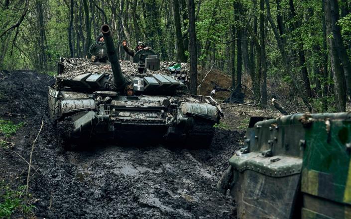 Nga bày binh bố trận ở 7 chiến tuyến để 'nuốt gọn' cuộc phản công của Ukraine - Ảnh 1.