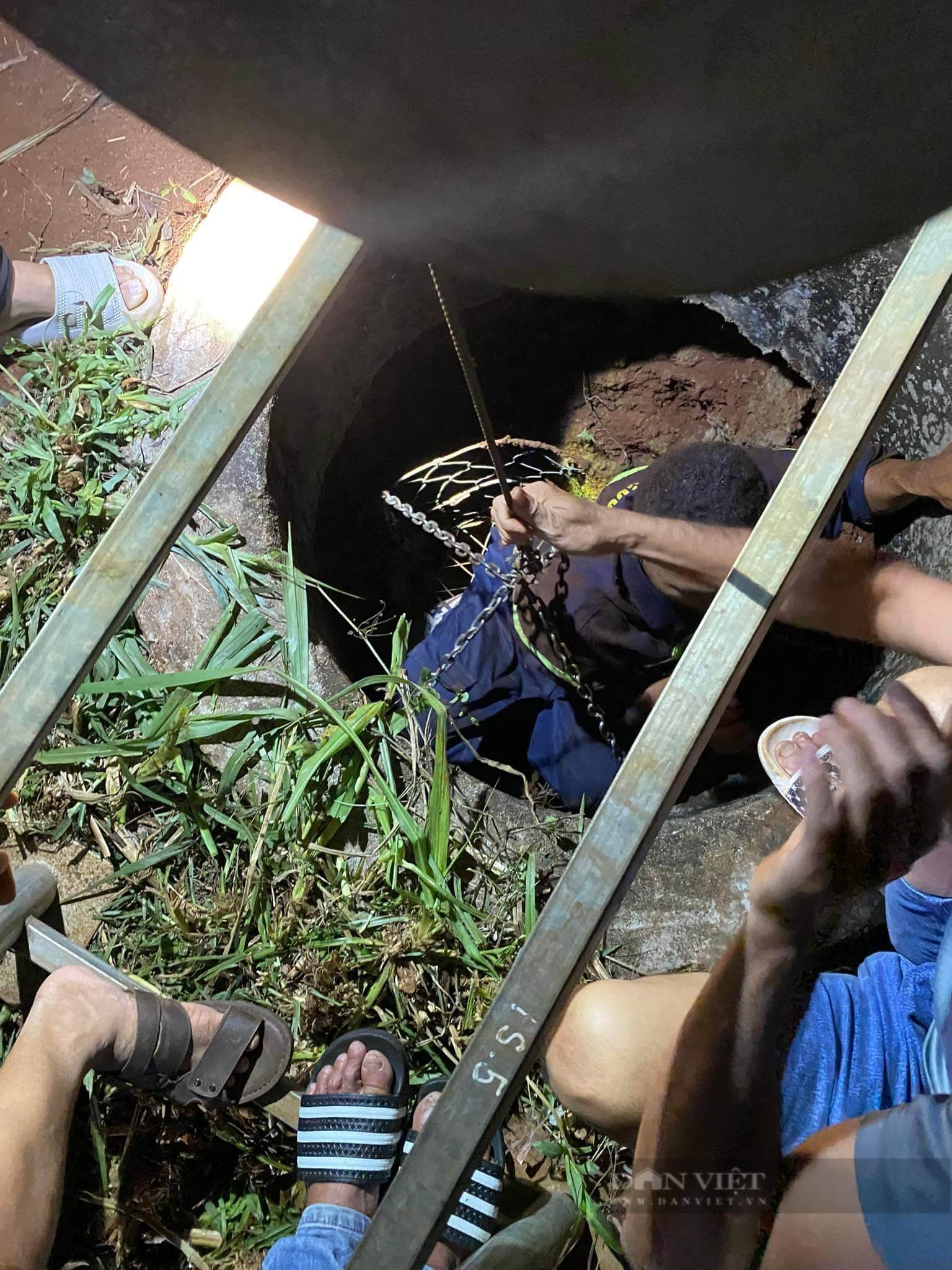 Đắk Lắk: Giải cứu thành công một phụ nưc rơi xuống giếng sâu 18 m - Ảnh 1.