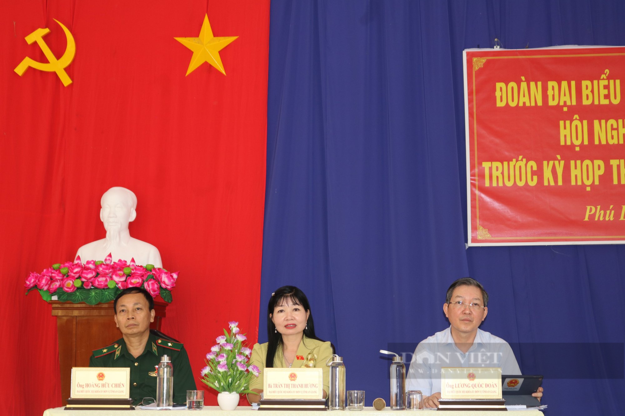 Đoàn đại biểu Quốc hội tỉnh An Giang tiếp xúc cử tri trước kỳ họp thứ năm tại TX.Tân Châu - Ảnh 1.