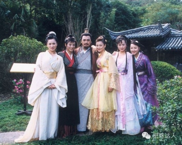 5 nhân vật sát gái nhất trong Kim Dung: Người 7 vợ, kẻ 5 tình nhân - Ảnh 1.