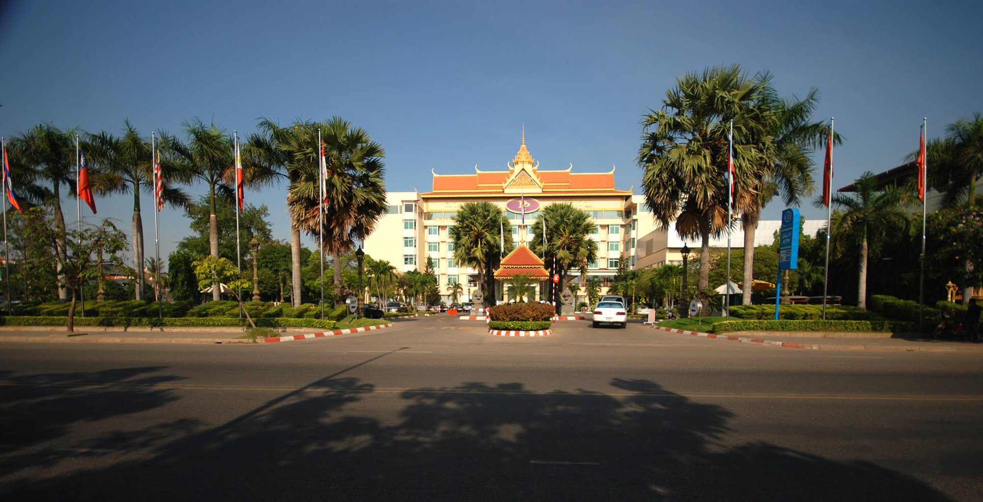 Cận cảnh khách sạn 4 sao nơi U22 Việt Nam đóng quân tại Phnom Penh - Ảnh 1.