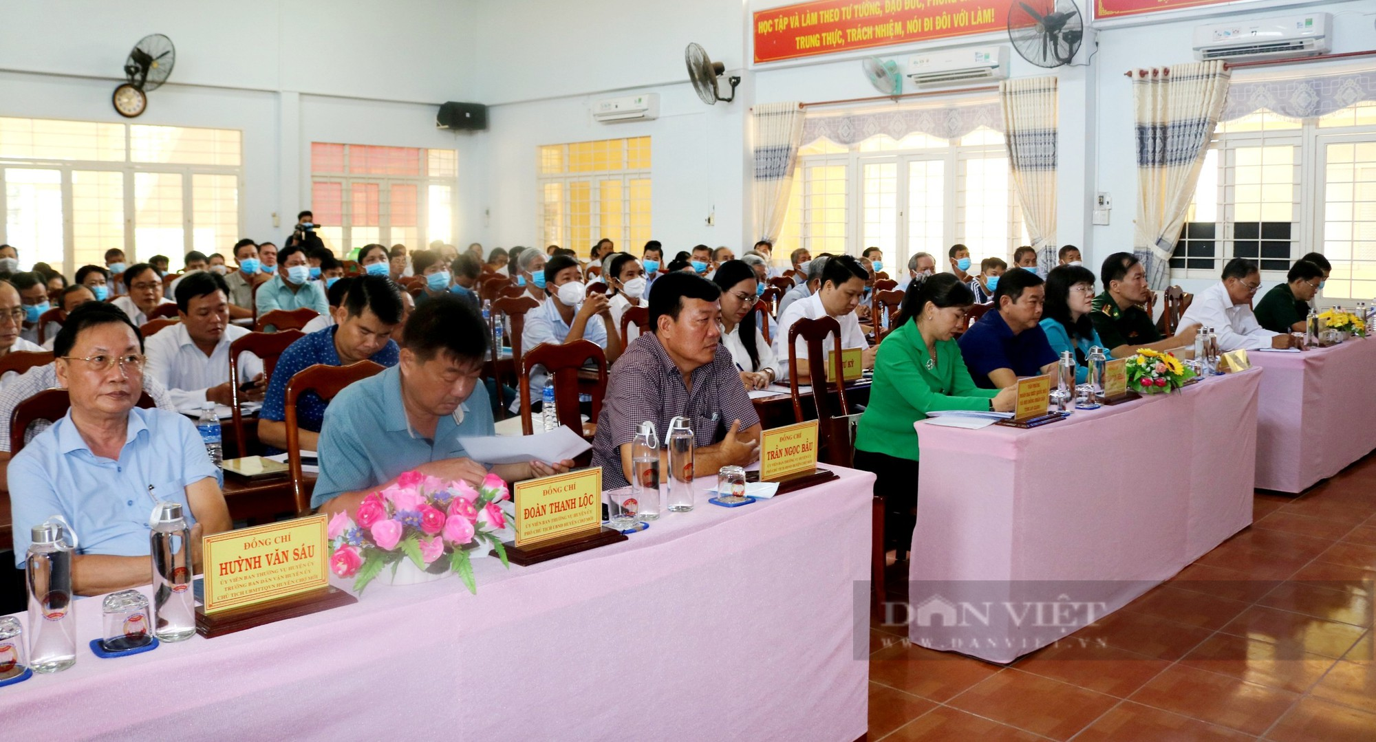 Chủ tịch Hội NDVN và đoàn đại biểu Quốc hội tỉnh An Giang tiếp xúc cử tri thuyện Chợ Mới - Ảnh 2.
