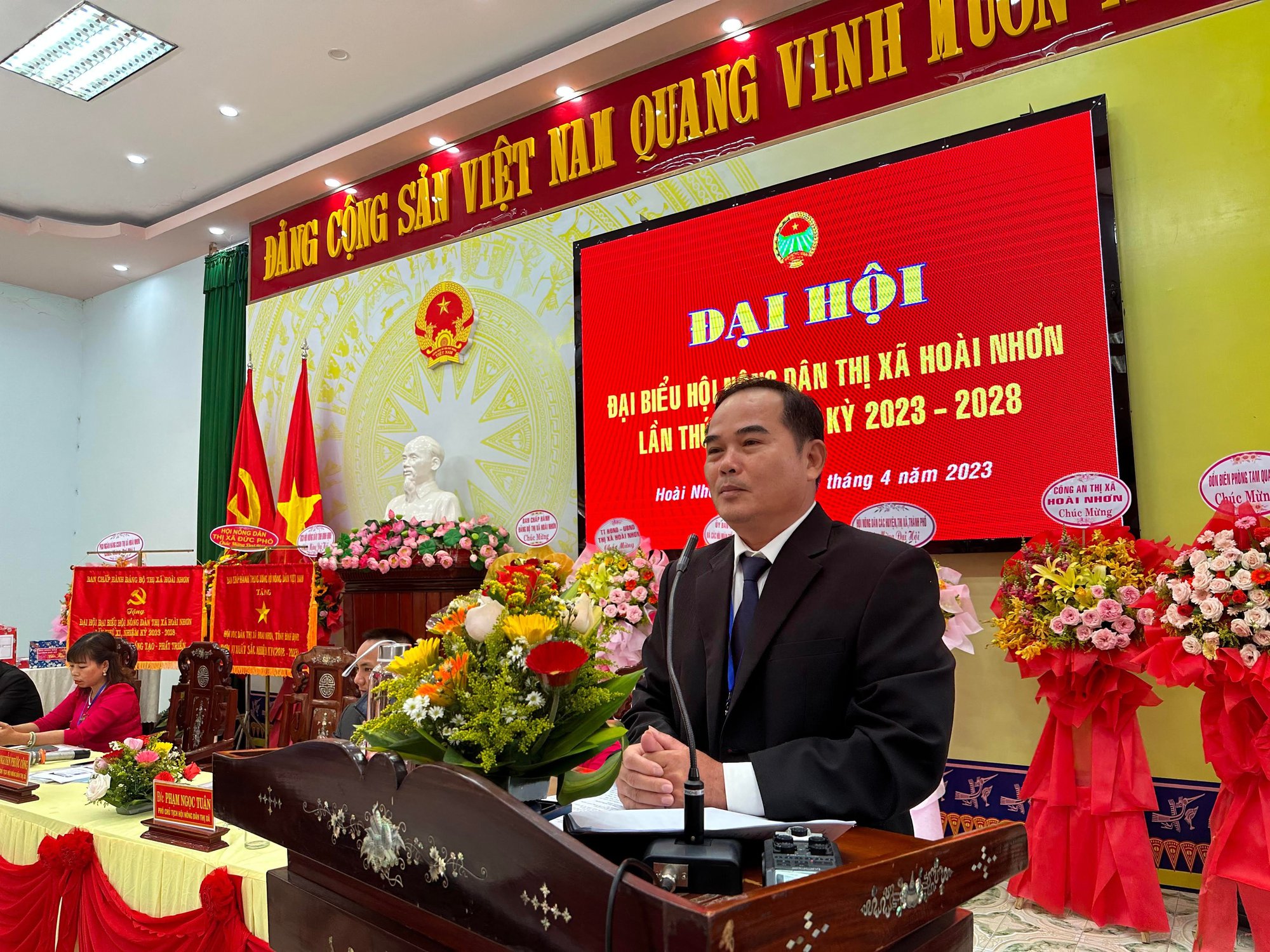Bình Định: Đại hội Hội Nông dân TX Hoài Nhơn, ông Nguyễn Phước Công tái đắc cử chức Chủ tịch Hội - Ảnh 4.