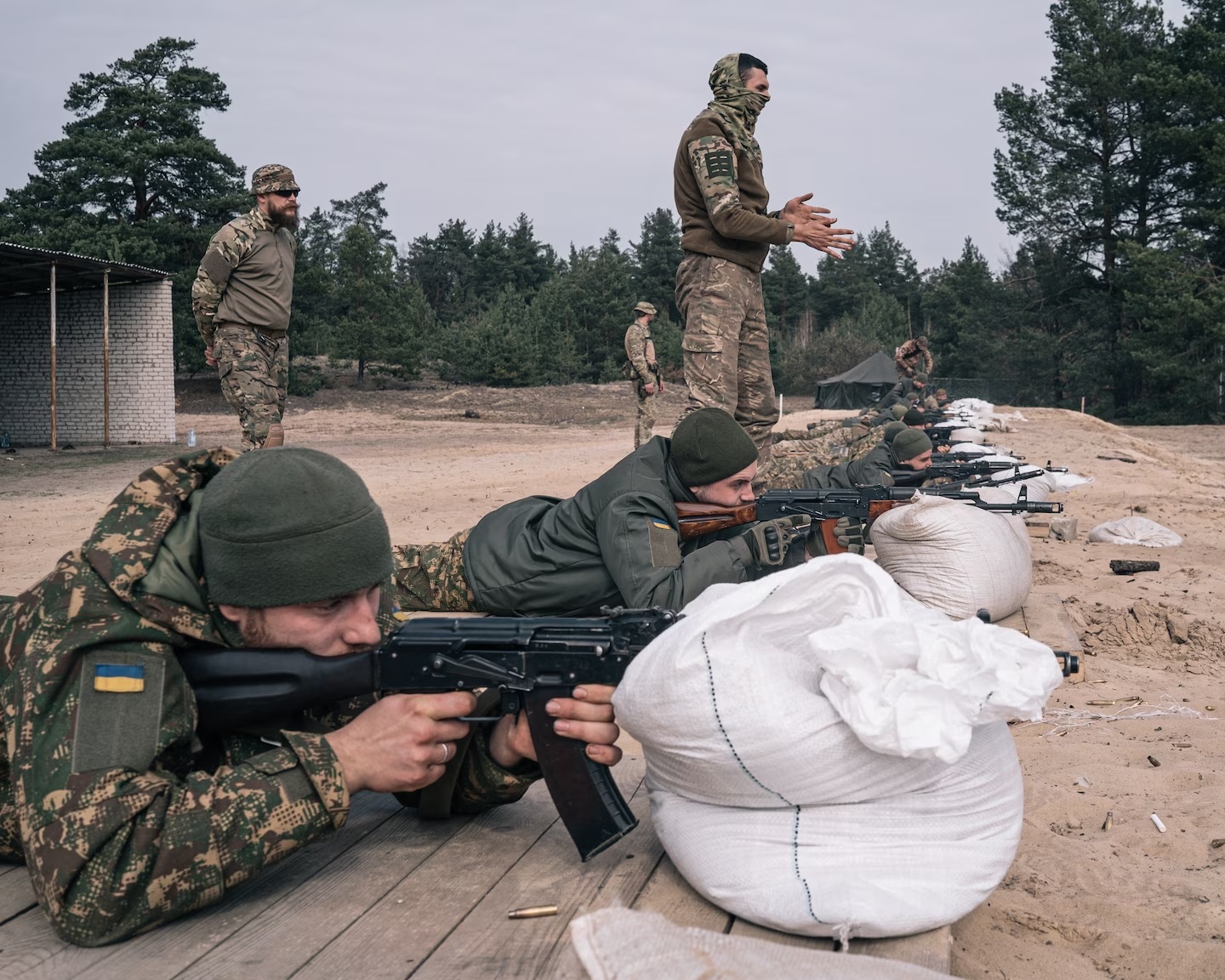 Chiến sự Nga-Ukraine: Lữ đoàn Azov của Ukraine lên dây cót chuẩn bị cho trận đánh lớn với Nga - Ảnh 1.