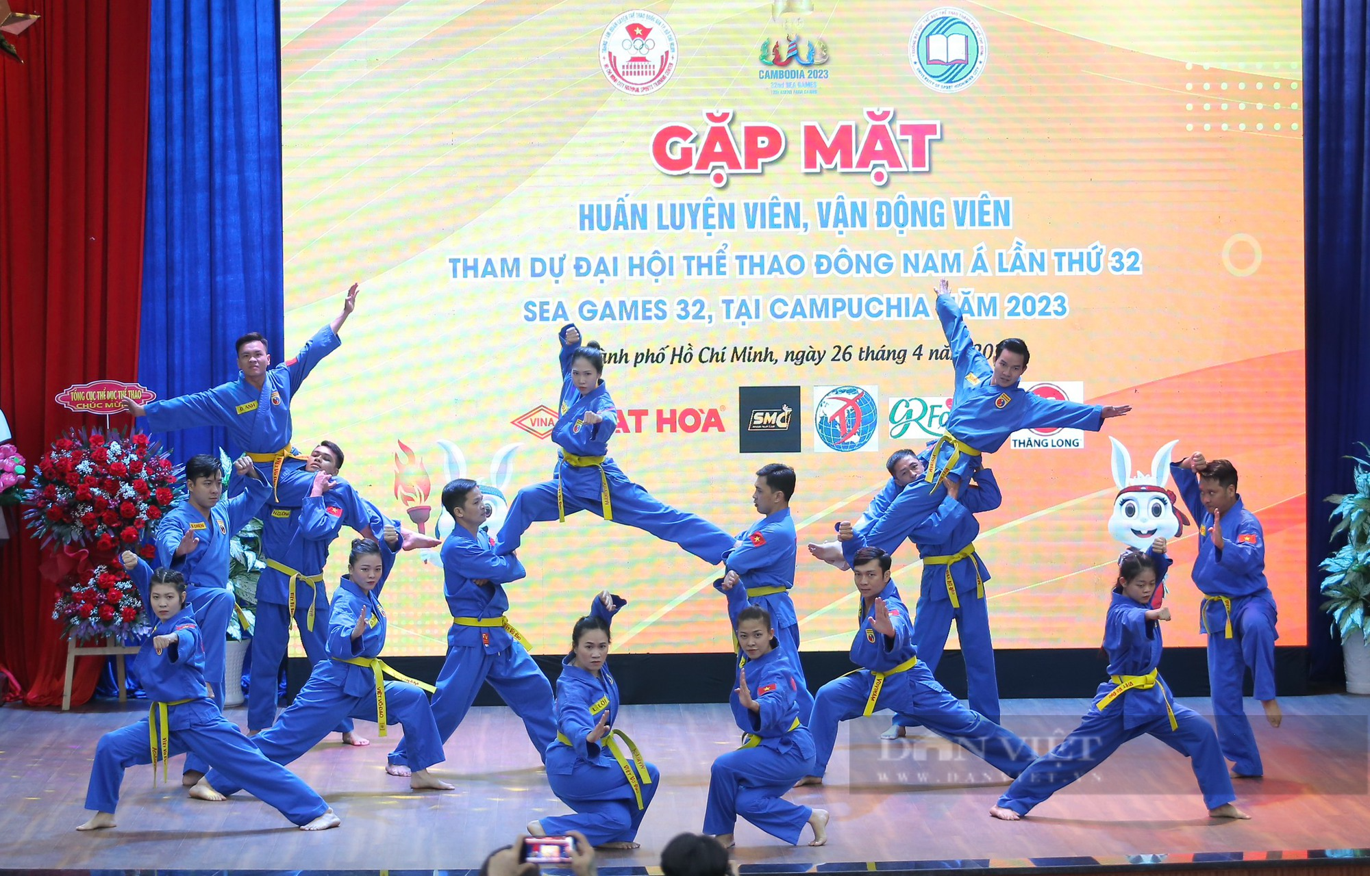 Đen Vâu tiếp lửa cho đoàn thể thao Việt Nam dự SEA Games 32 - Ảnh 2.
