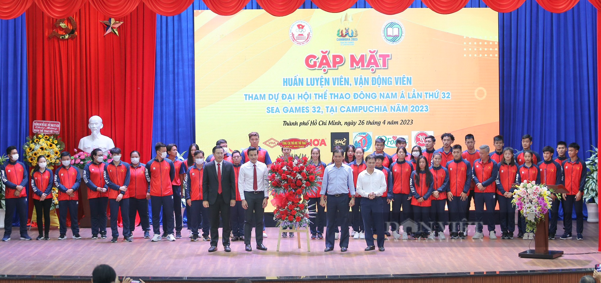 Đen Vâu tiếp lửa cho đoàn thể thao Việt Nam dự SEA Games 32 - Ảnh 8.