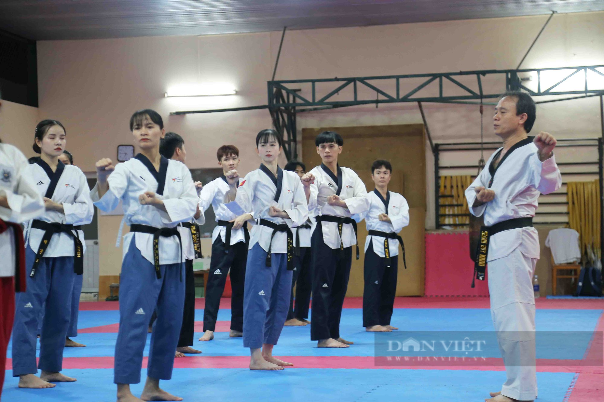 Hụt chuyến tập huấn, Châu Tuyết Vân và đồng đội vẫn quyết giành vàng SEA Games 32 - Ảnh 1.