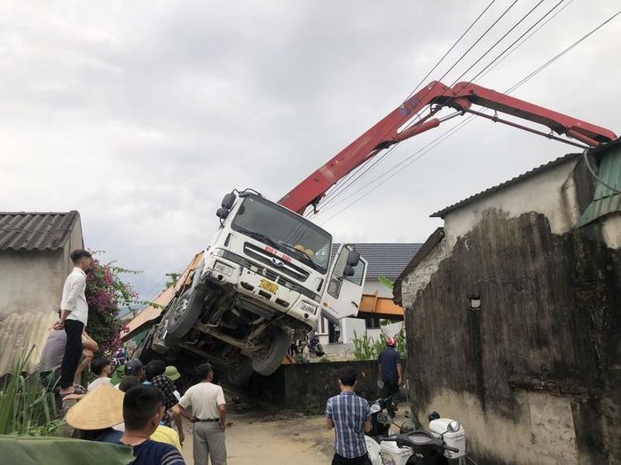 Hà Tĩnh: Người chứng kiến kể lại khoảnh khắc vụ tai nạn lao động do xe bê tông Công ty Viết Hải làm chết người - Ảnh 8.