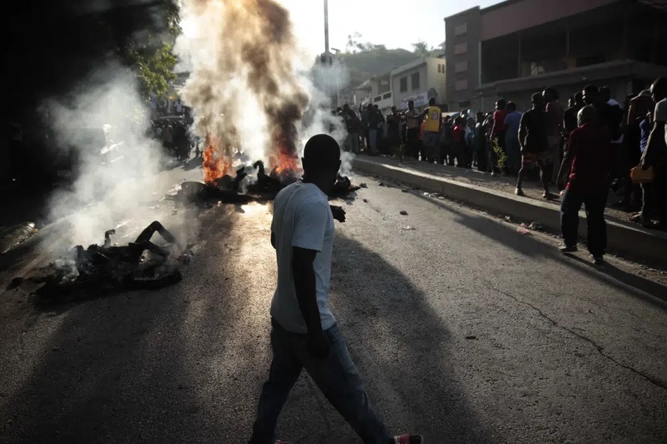 13 người bị thiêu cháy giữa phố ở Haiti - Ảnh 1.