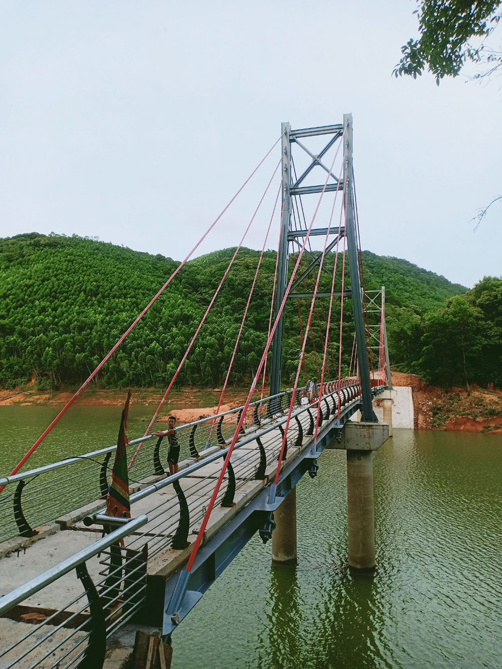 Một dòng suối cách TP Bắc Giang 30km vô số tầng thác, quanh năm nước chảy đang hút khách tới đây - Ảnh 5.