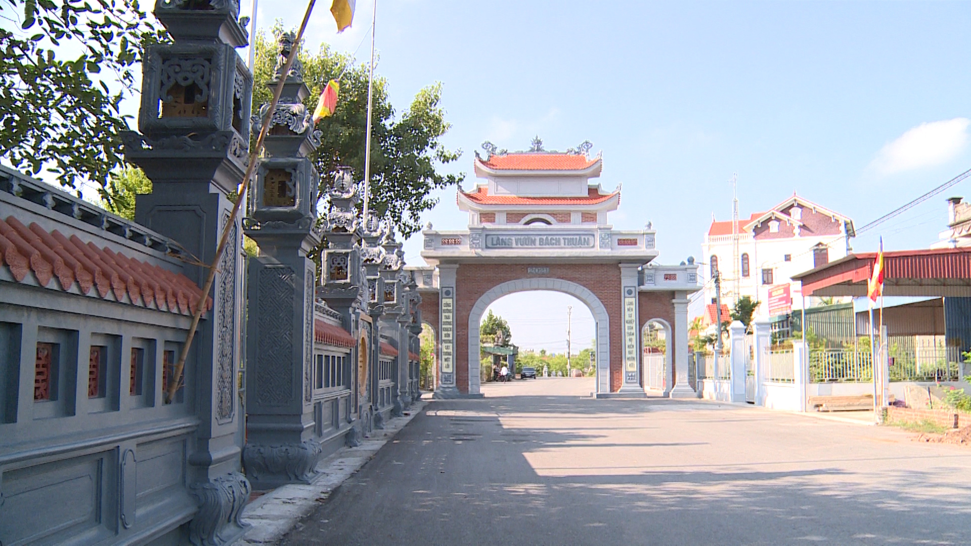 Làng vườn Bách Thuận đất Thái Bình đi đâu cũng nhìn thấy cây cảnh, cổng nhà đẹp như phim - Ảnh 2.