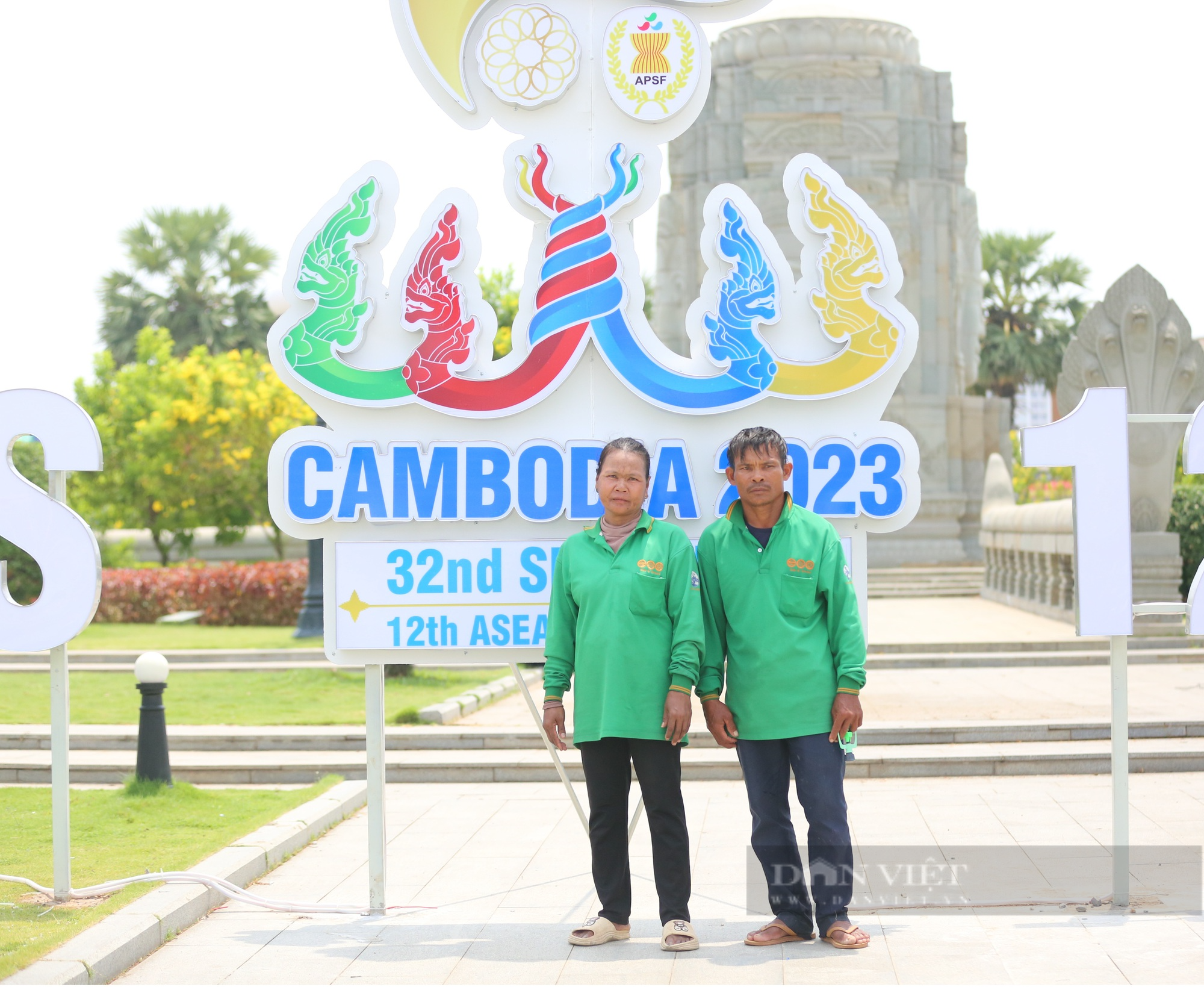 Ảnh: Công nhân Campuchia &quot;cháy nắng&quot; chuẩn bị SEA Games 32, mong đội nhà vô địch! - Ảnh 11.