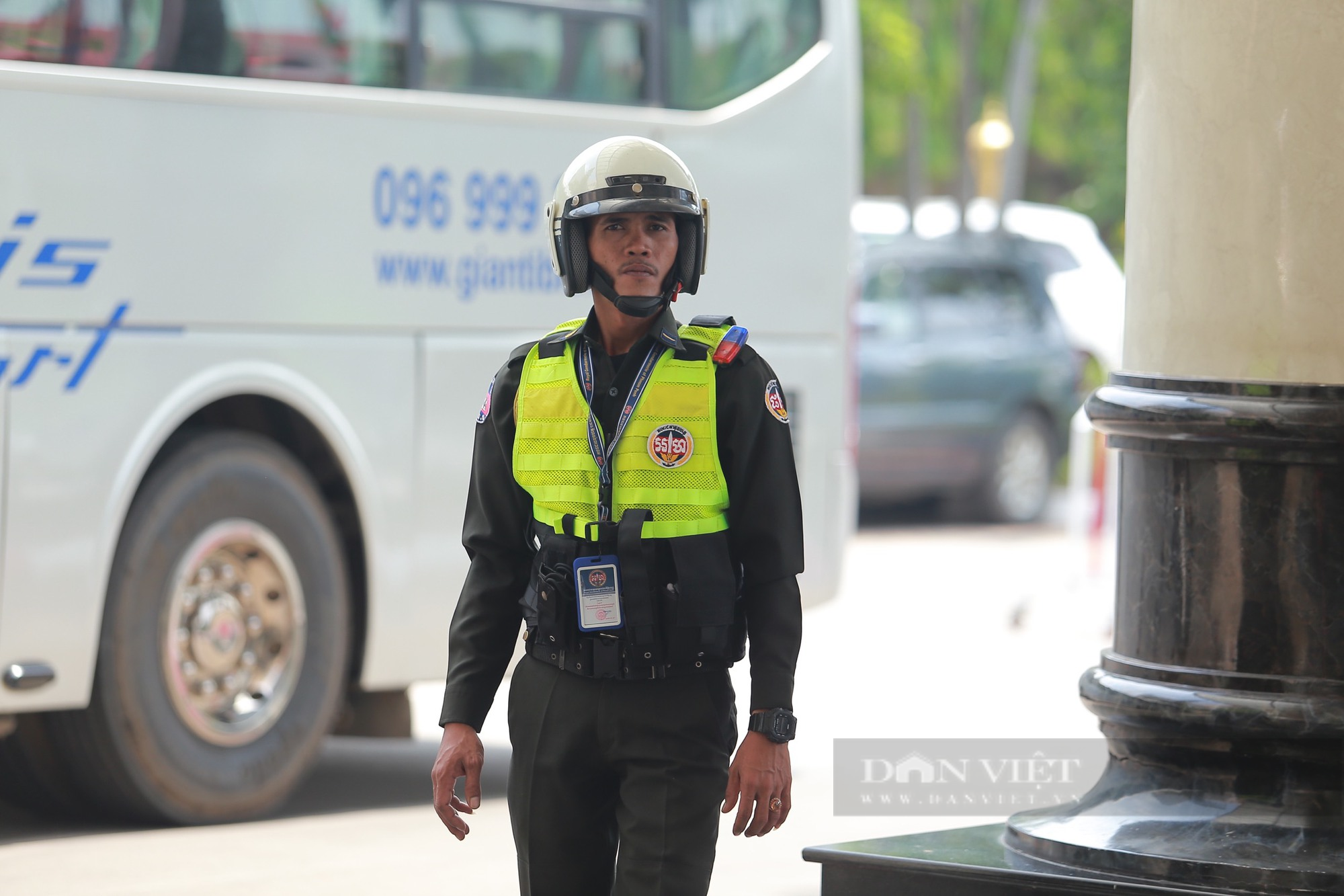 Lực lượng an ninh tại sân bay Phnom Phenh ngày đêm làm việc chuẩn bị cho SEA Games 32 - Ảnh 5.
