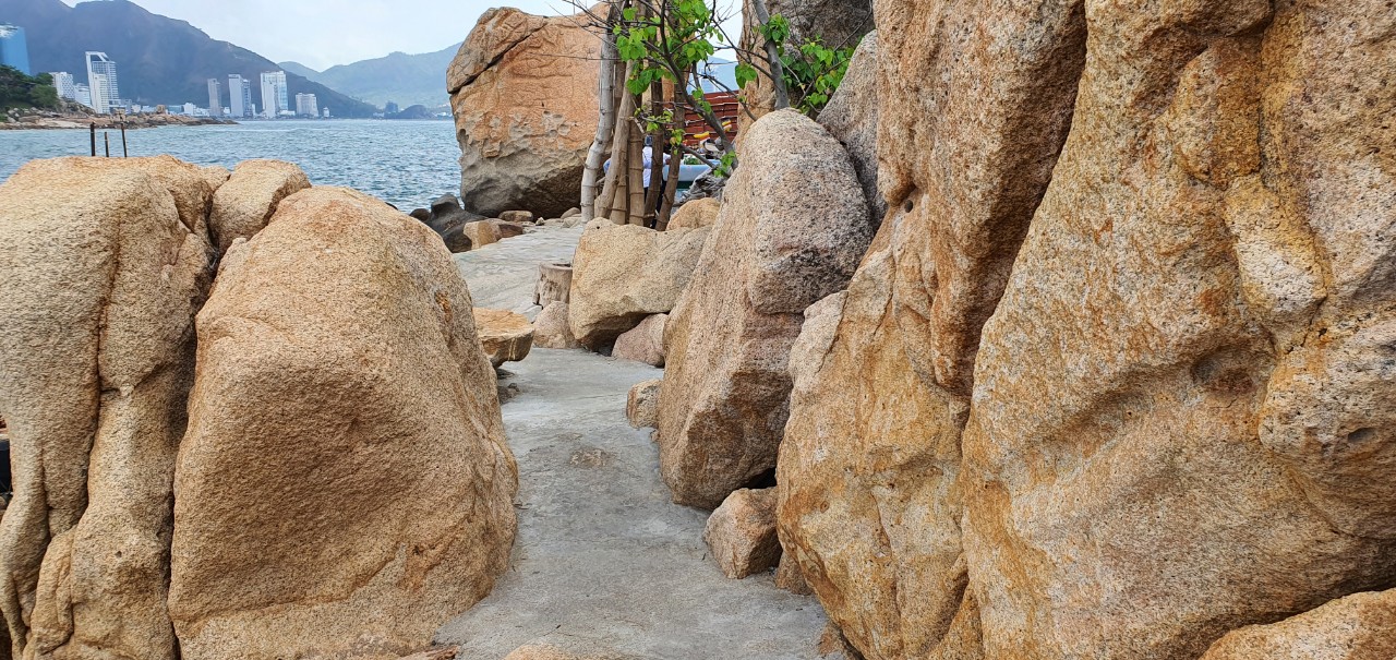 Một ngôi chùa nằm ở Nha Trang, xung quanh toàn biển, ai đến cũng thích - Ảnh 6.
