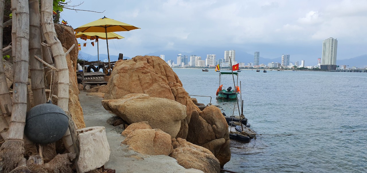 Một ngôi chùa nằm ở Nha Trang, xung quanh toàn biển, ai đến cũng thích - Ảnh 10.