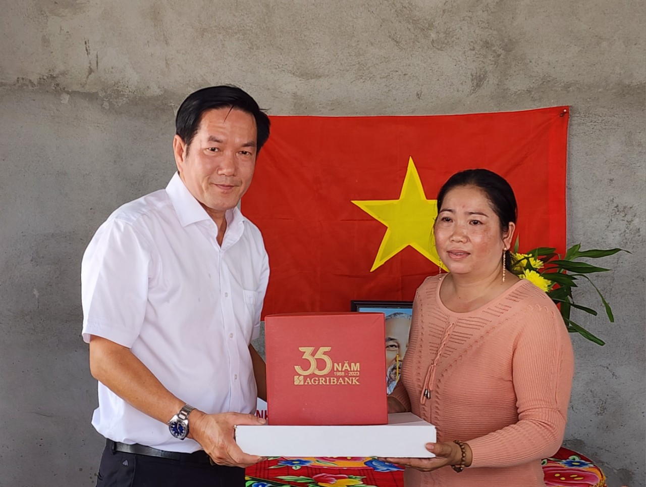 Agribank Tiền Giang bàn giao 3 căn nhà đại đoàn kết chào mừng 15 năm thành lập huyện Tân Phú Đông  - Ảnh 2.