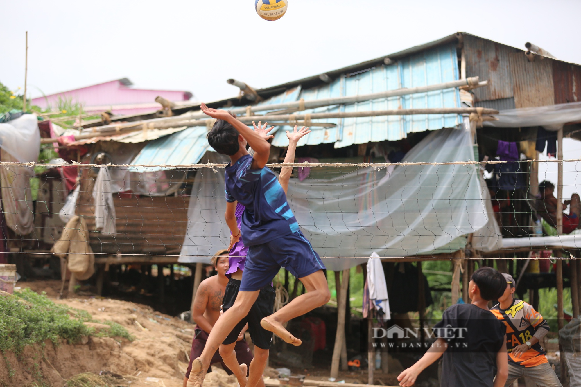 SEA Games 32: Đến Bãi Cải (Phnom Penh), xem trận bóng chuyền &quot;siêu kinh điển&quot; - Ảnh 1.