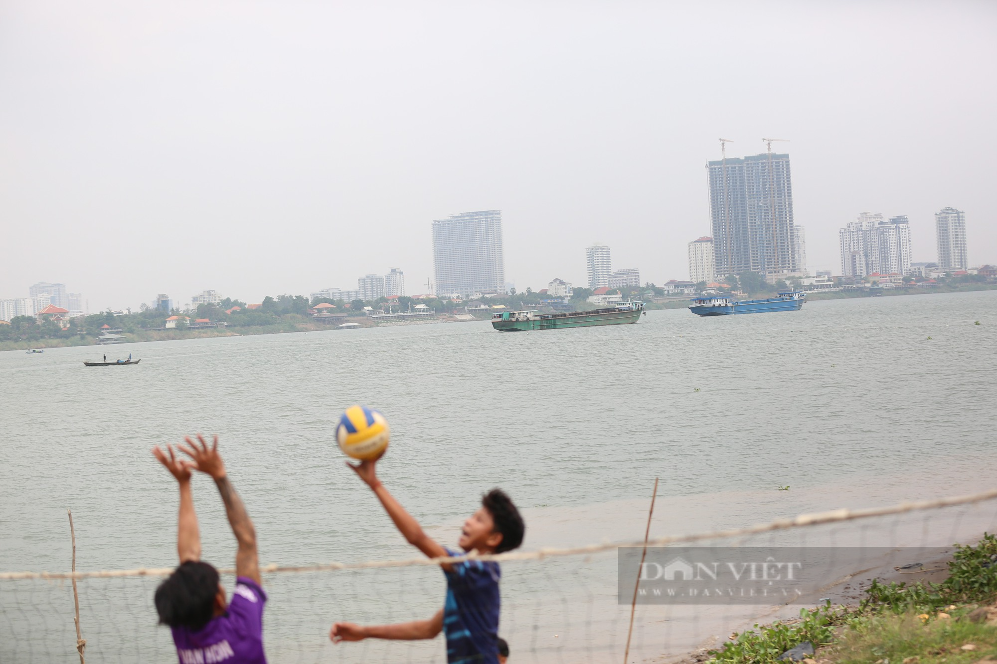 SEA Games 32: Đến Bãi Cải (Phnom Penh), xem trận bóng chuyền &quot;siêu kinh điển&quot; - Ảnh 6.