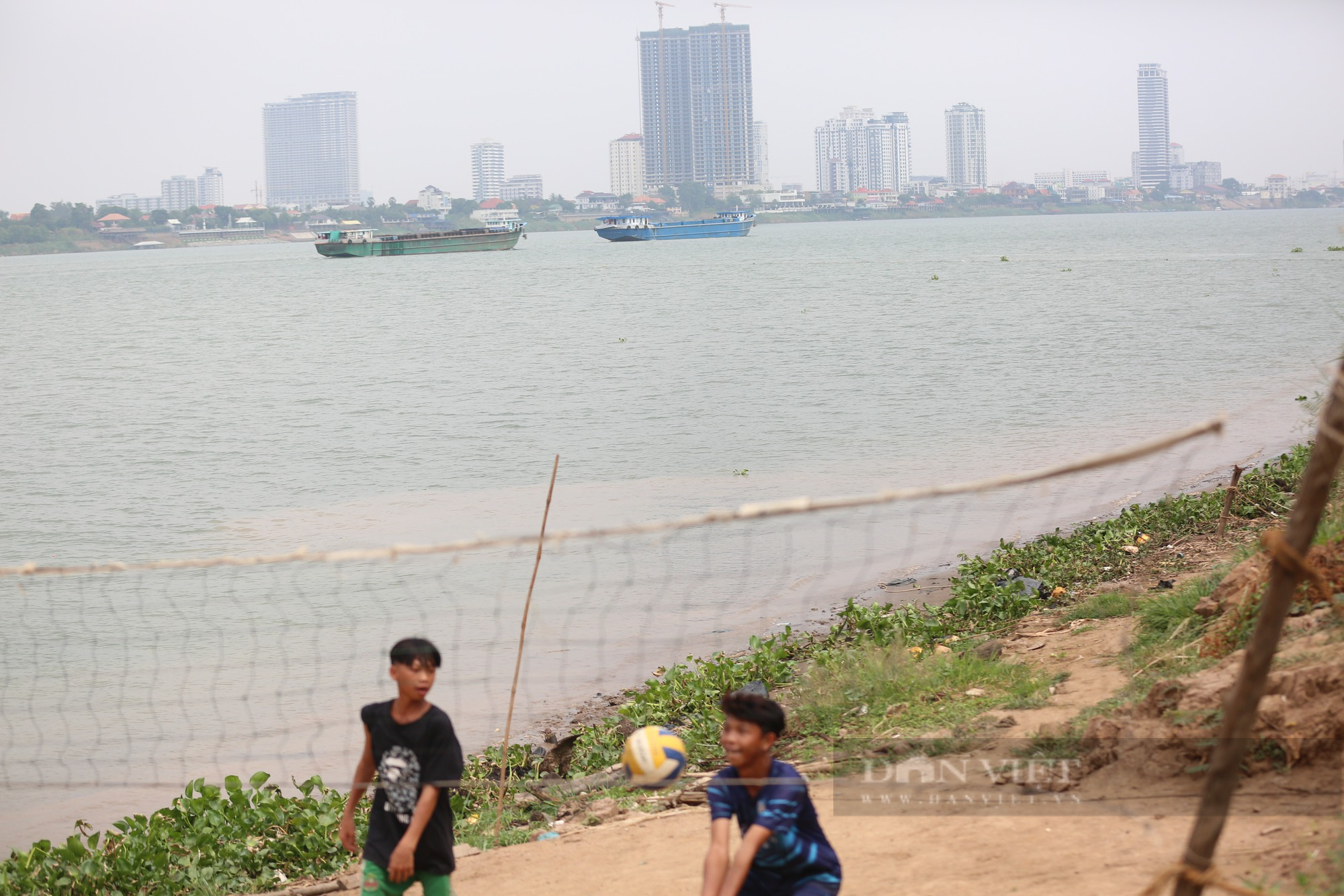SEA Games 32: Đến Bãi Cải (Phnom Penh), xem trận bóng chuyền &quot;siêu kinh điển&quot; - Ảnh 8.
