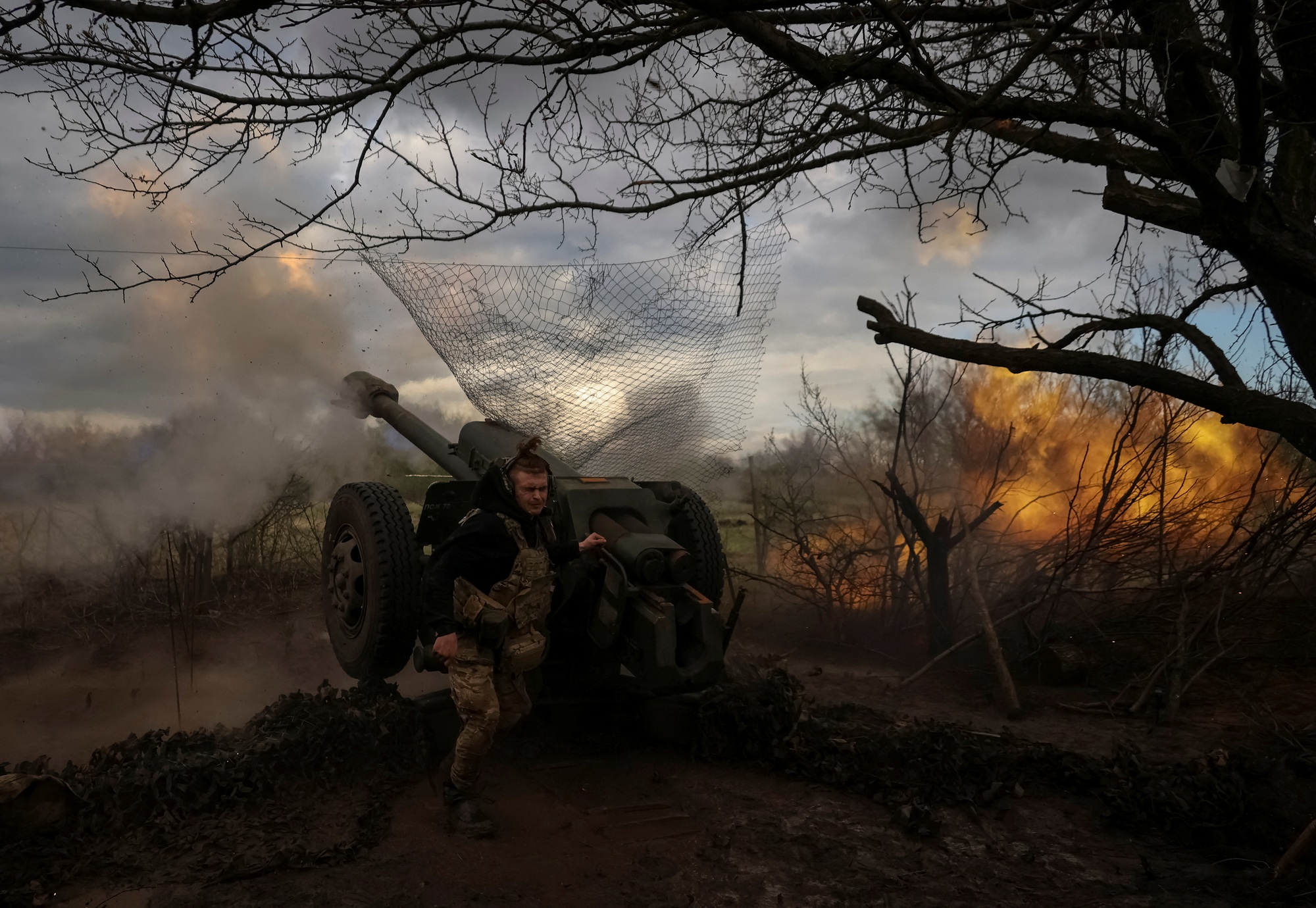 Cảnh báo không kích vang khắp Ukraine, nhiều thành phố bị tấn công - Ảnh 1.