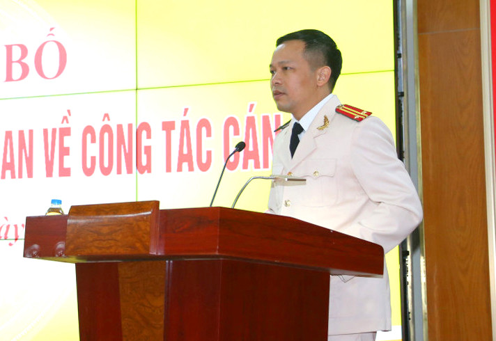 Thiếu tướng Đinh Văn Nơi trao quyết định bổ nhiệm Phó Giám đốc Công an tỉnh Quảng Ninh - Ảnh 2.