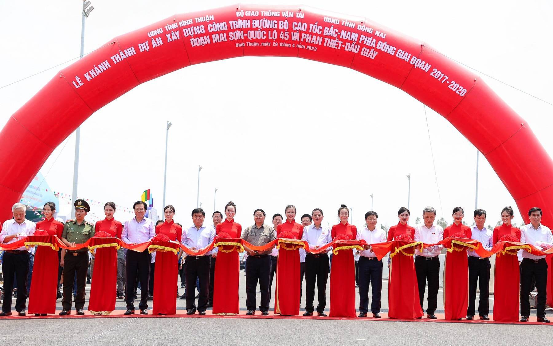 Cao tốc Mai Sơn - QL45 và Phan Thiết - Dầu Giây chính thức khánh thành