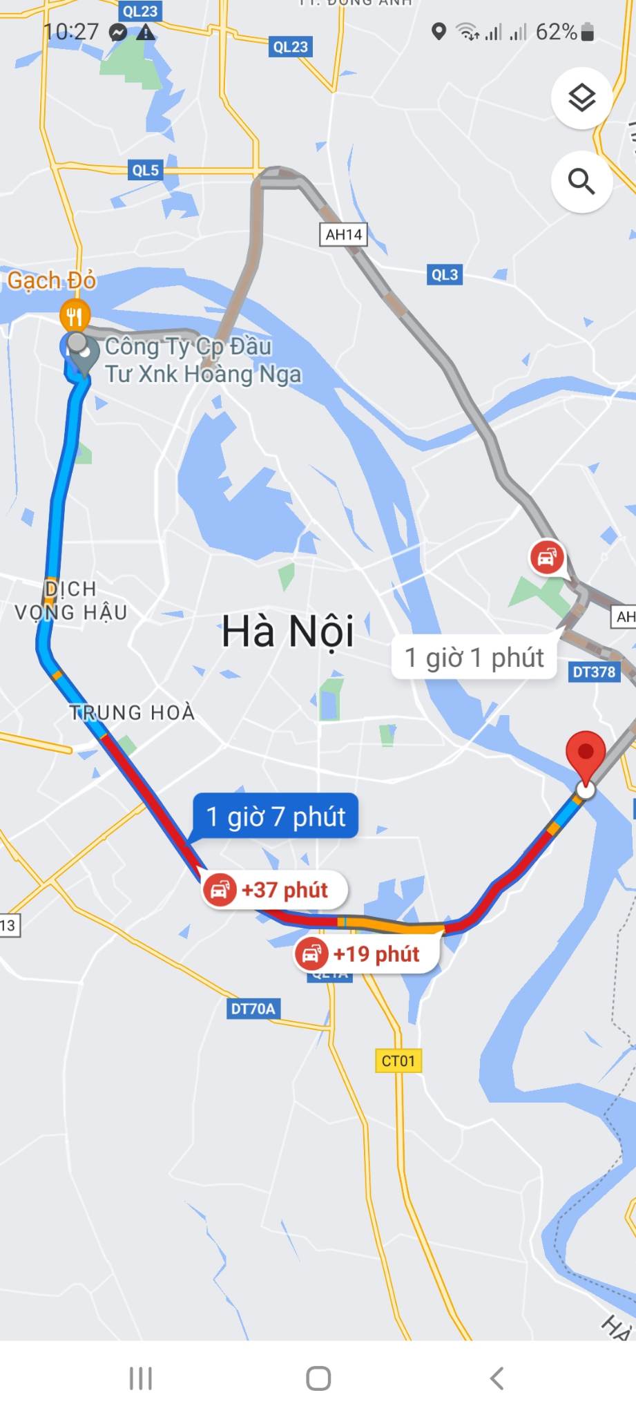 3 ô tô con biến dạng, 1 xe tải lật ngang ở đường Vành đai 3 sau vụ đâm liên hoàn - Ảnh 3.