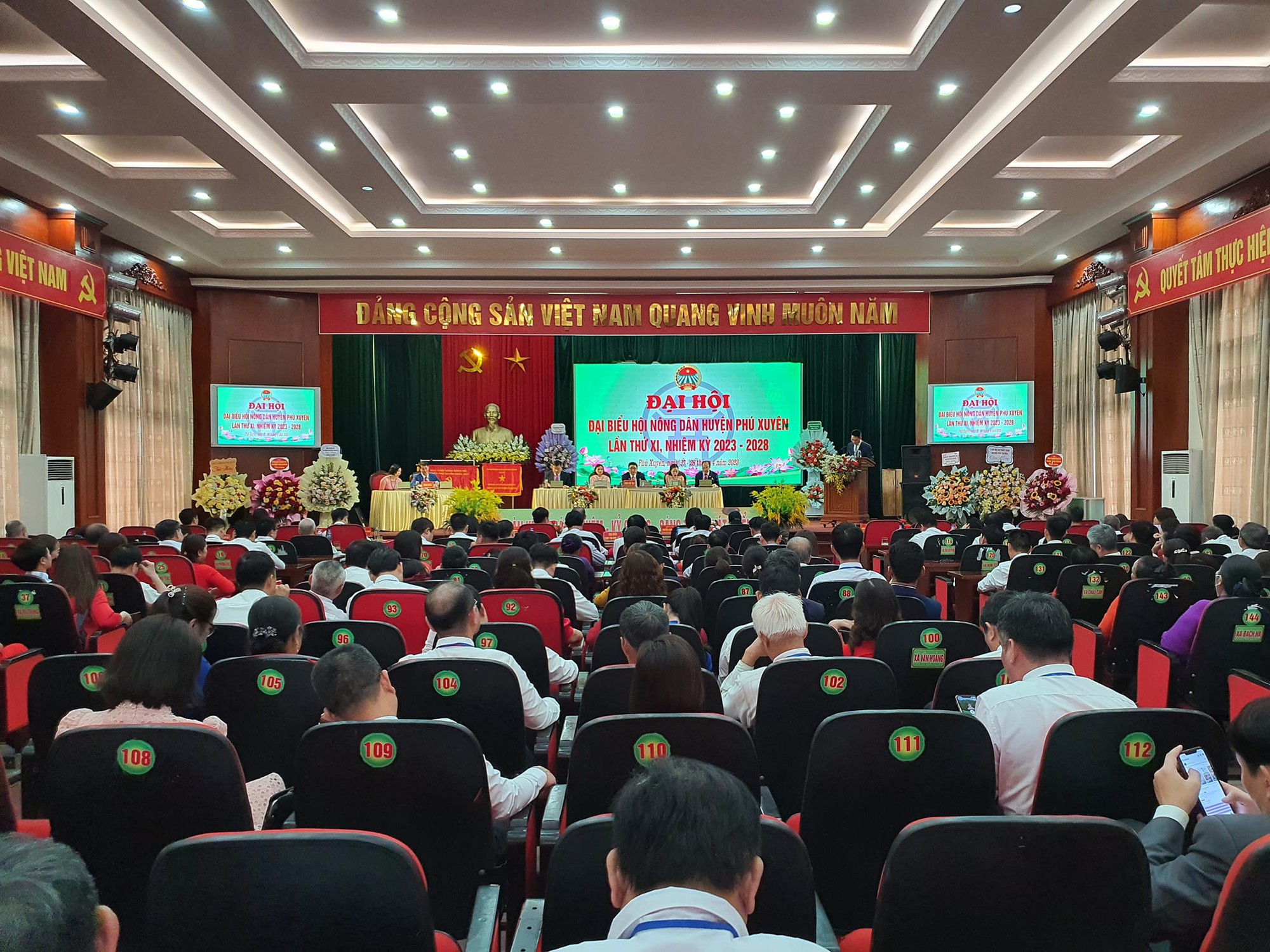 Hà Nội: Ông Phạm Văn Hùng tái đắc cử Chủ tịch Hội Nông dân huyện Phú Xuyên - Ảnh 1.