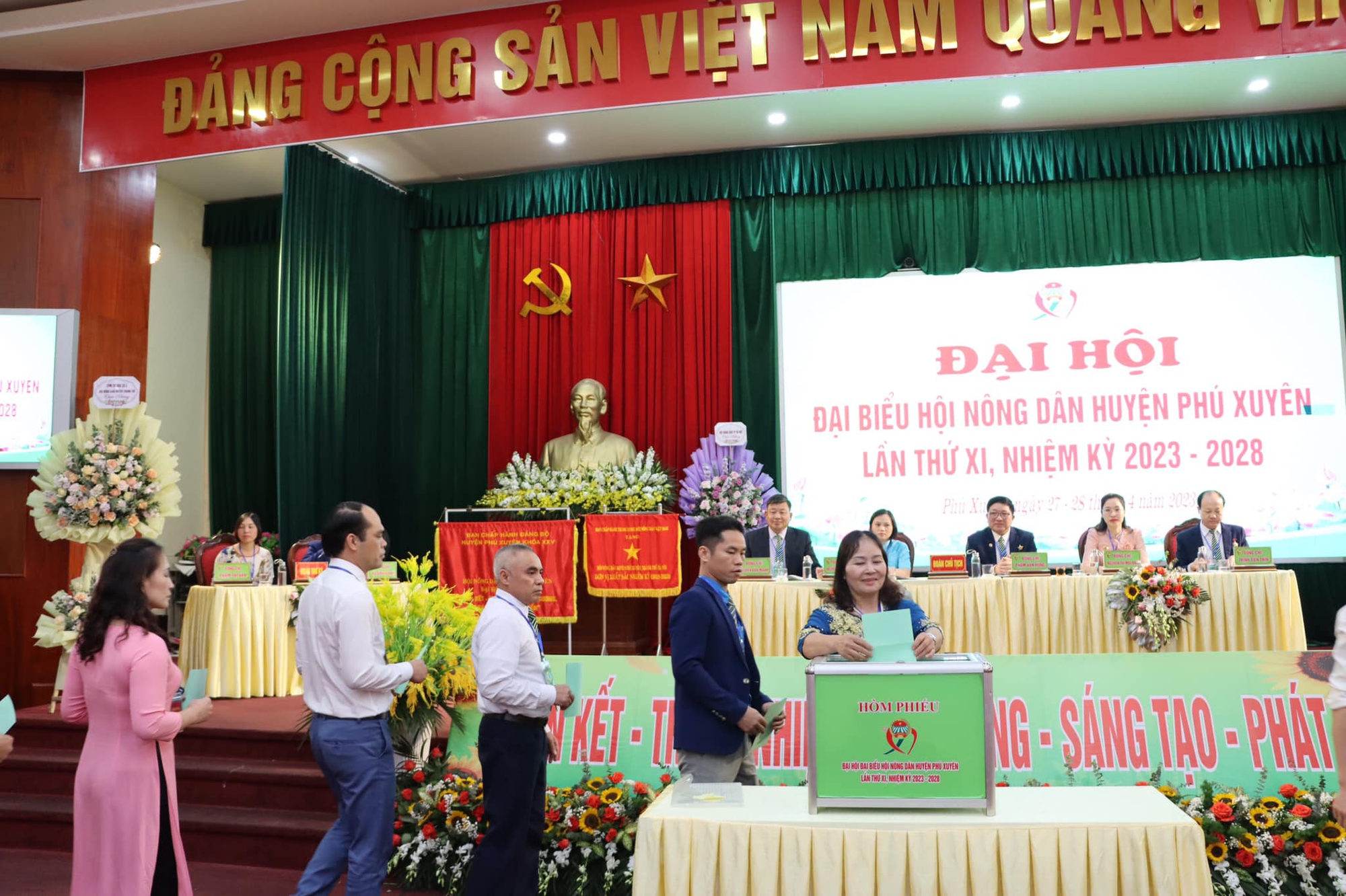 Hà Nội: Ông Phạm Văn Hùng tái đắc cử Chủ tịch Hội Nông dân huyện Phú Xuyên - Ảnh 3.