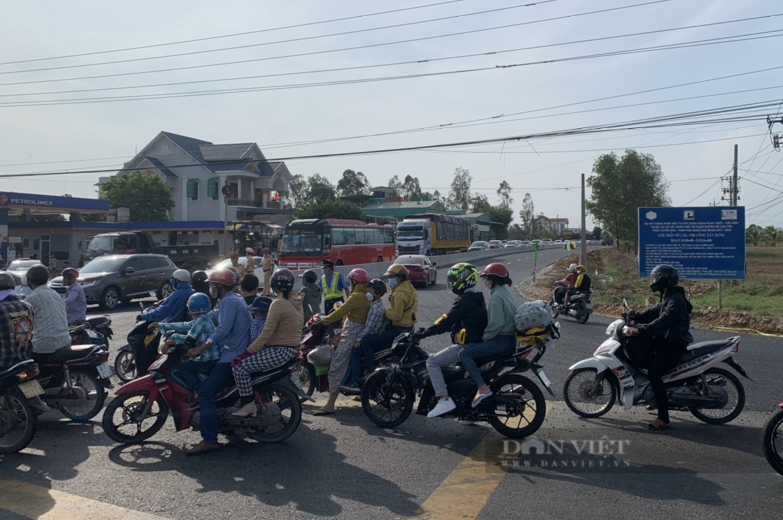 Hàng nghìn ô tô vào cao tốc Phan Thiết – Dầu Giây, CSGT và TTGT căng mình điều tiết - Ảnh 6.