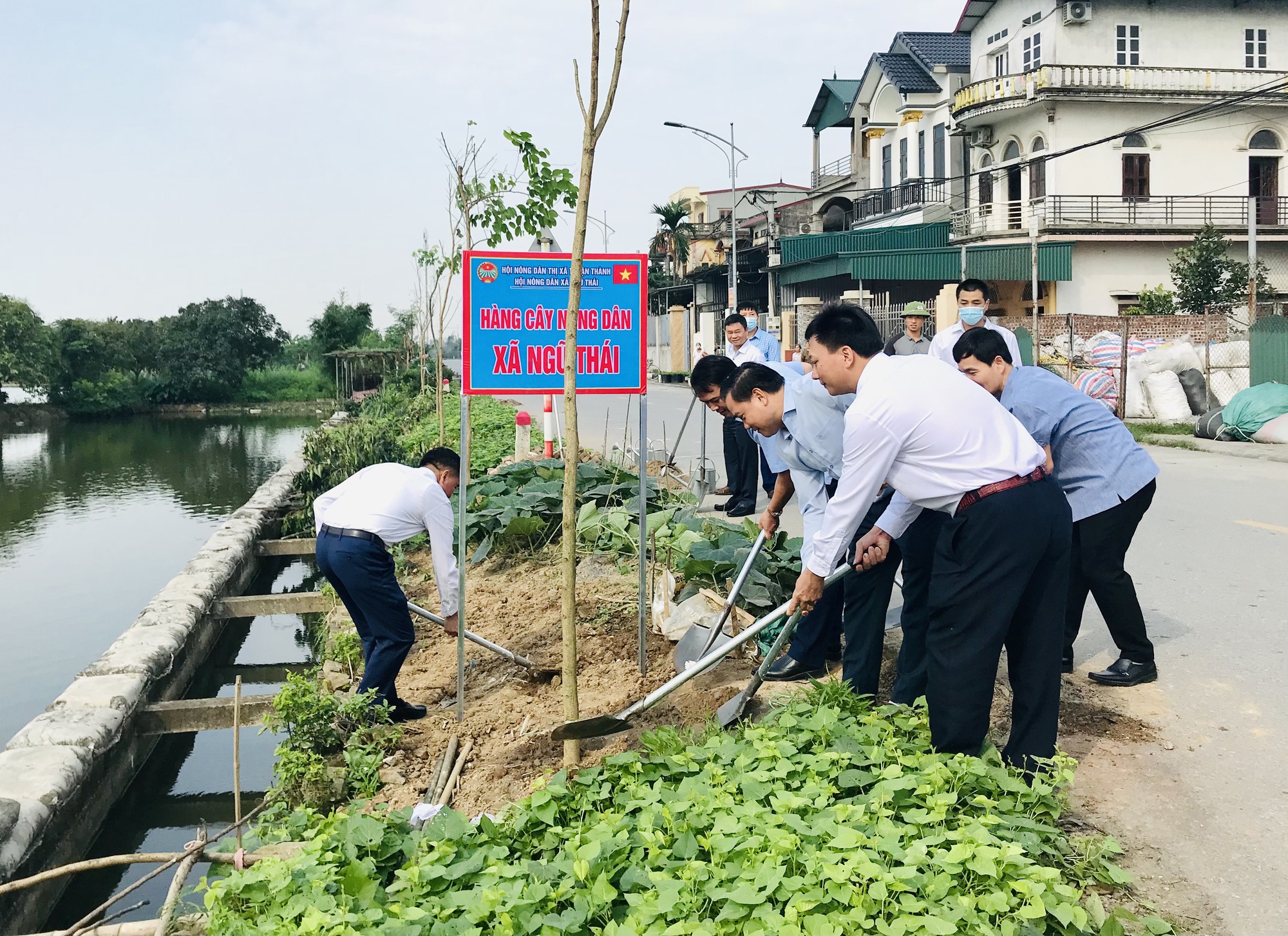  Nông dân Bắc Ninh ra quân hưởng ứng tuần lễ nước sạch VSMT, phát động phong trào “Làm sạch đồng ruộng”   - Ảnh 3.