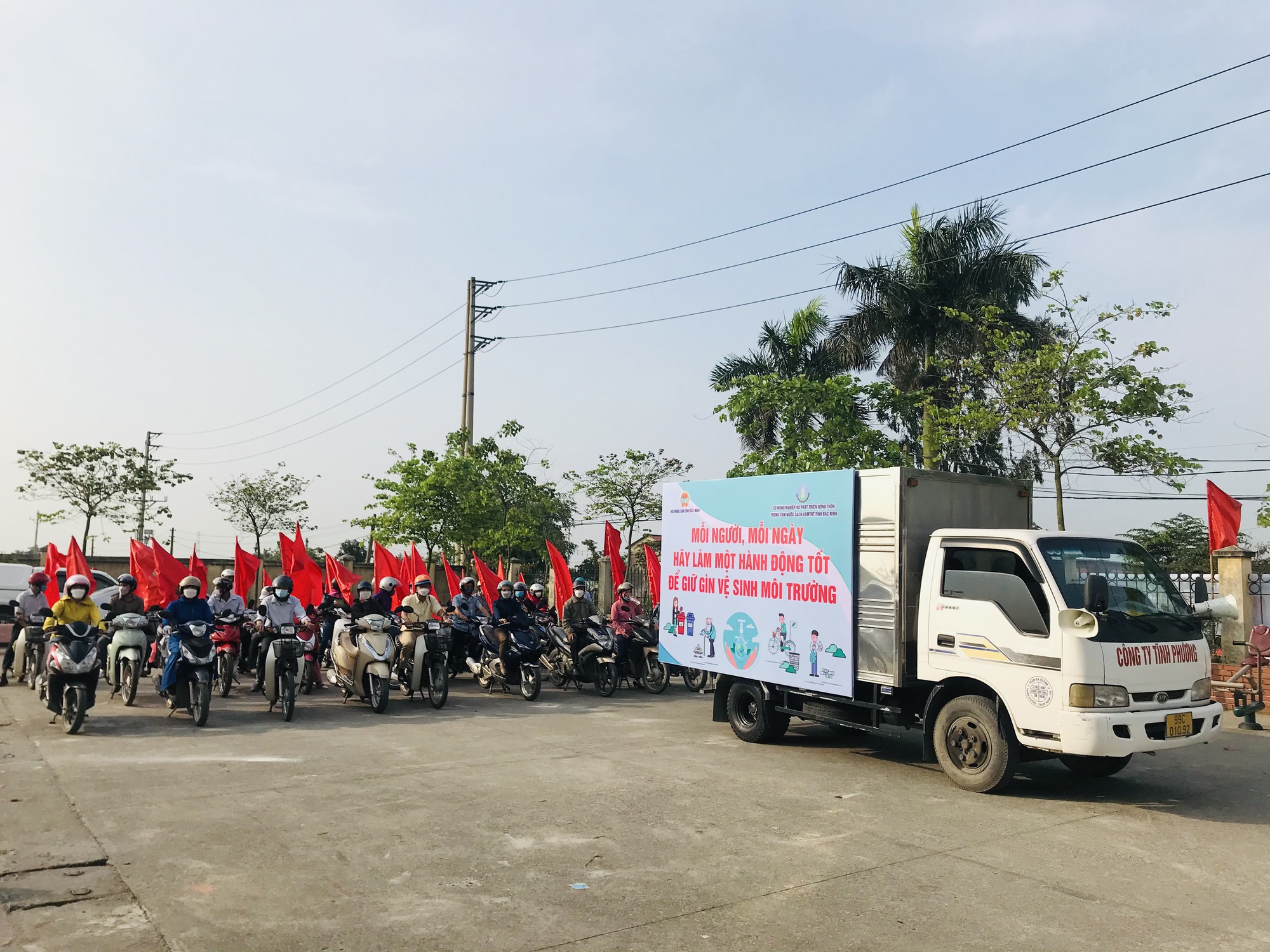  Nông dân Bắc Ninh ra quân hưởng ứng tuần lễ nước sạch VSMT, phát động phong trào “Làm sạch đồng ruộng”   - Ảnh 2.